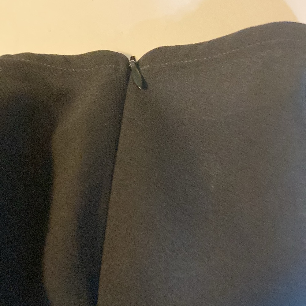 Elegant Black Women's Skirt - Picture 2 of 4